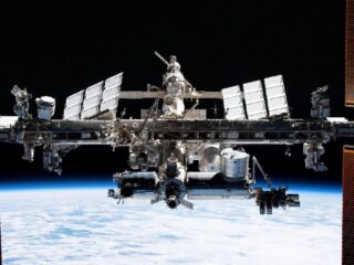 Iss Space Cancer Drugs Science Alamy 2h97gfk.jpg