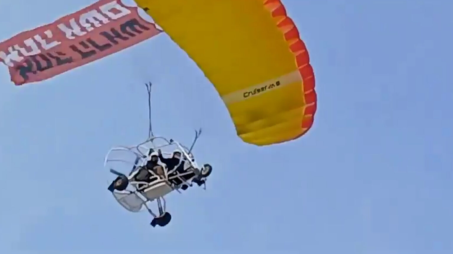 Israel Paragliders Protest 2wide Thumb Clean 1711283171.jpg