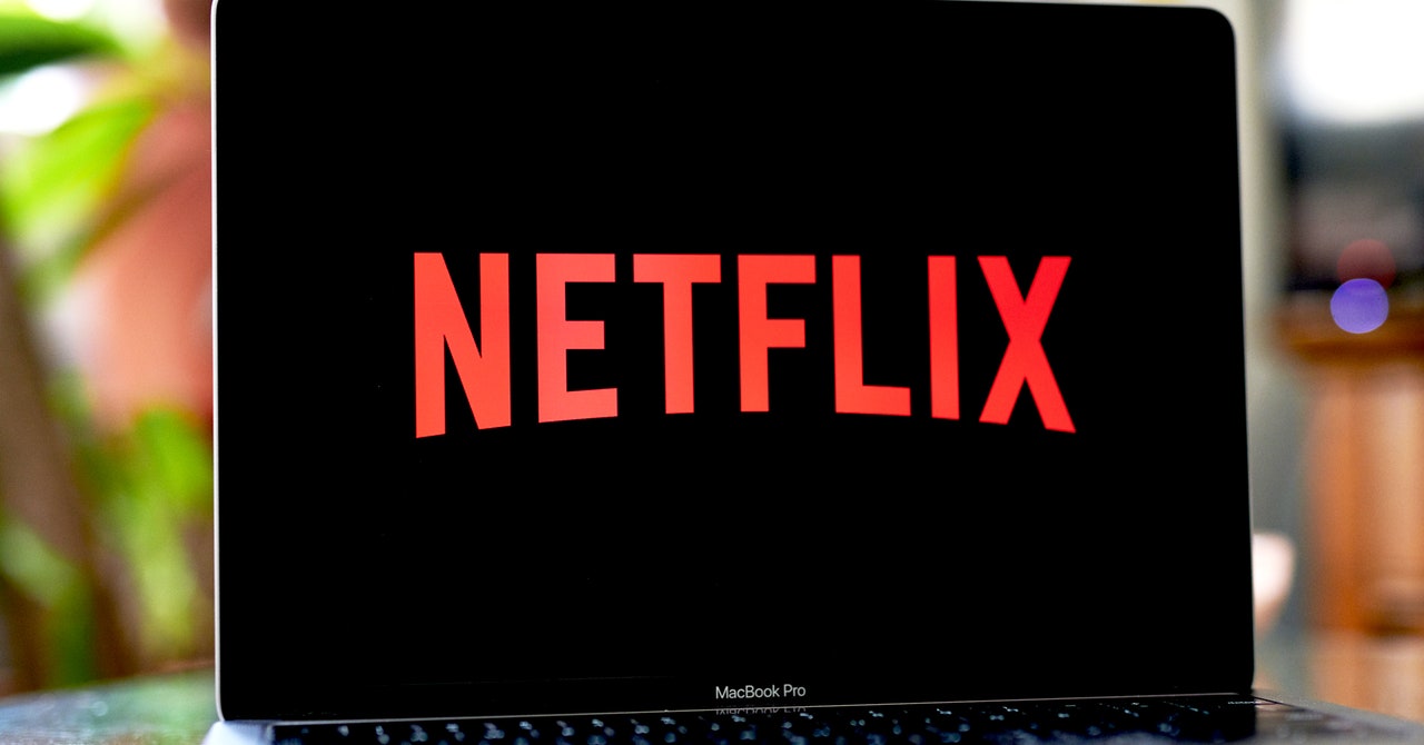 How to Use a VPN to Watch to Netflix When You Travel Overseas